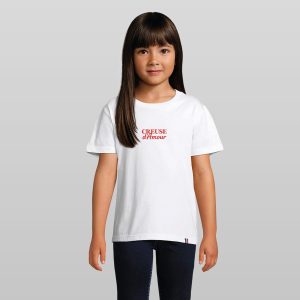 Enfant portant le t-shirt blanc Creuse d'Amour vu de face